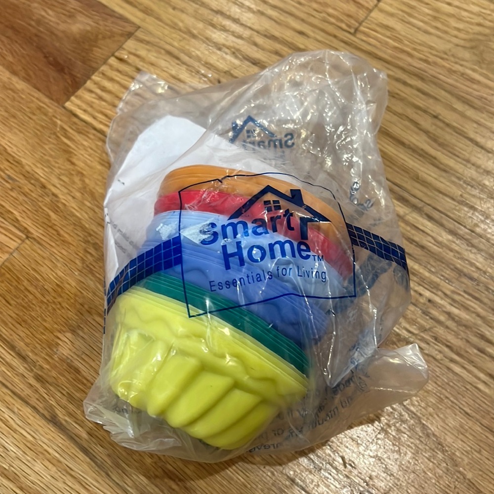 New with tags smart home silicone Bundt cupcake holders set a 24